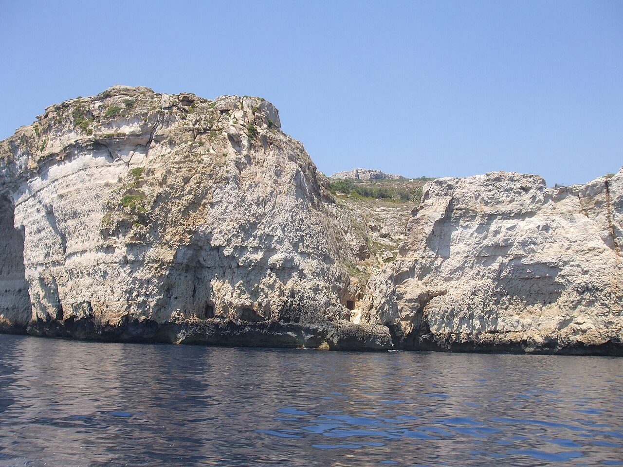 La costa rocosa y las aguas transparentes son el hilo conductor de esta ruta por Malta.