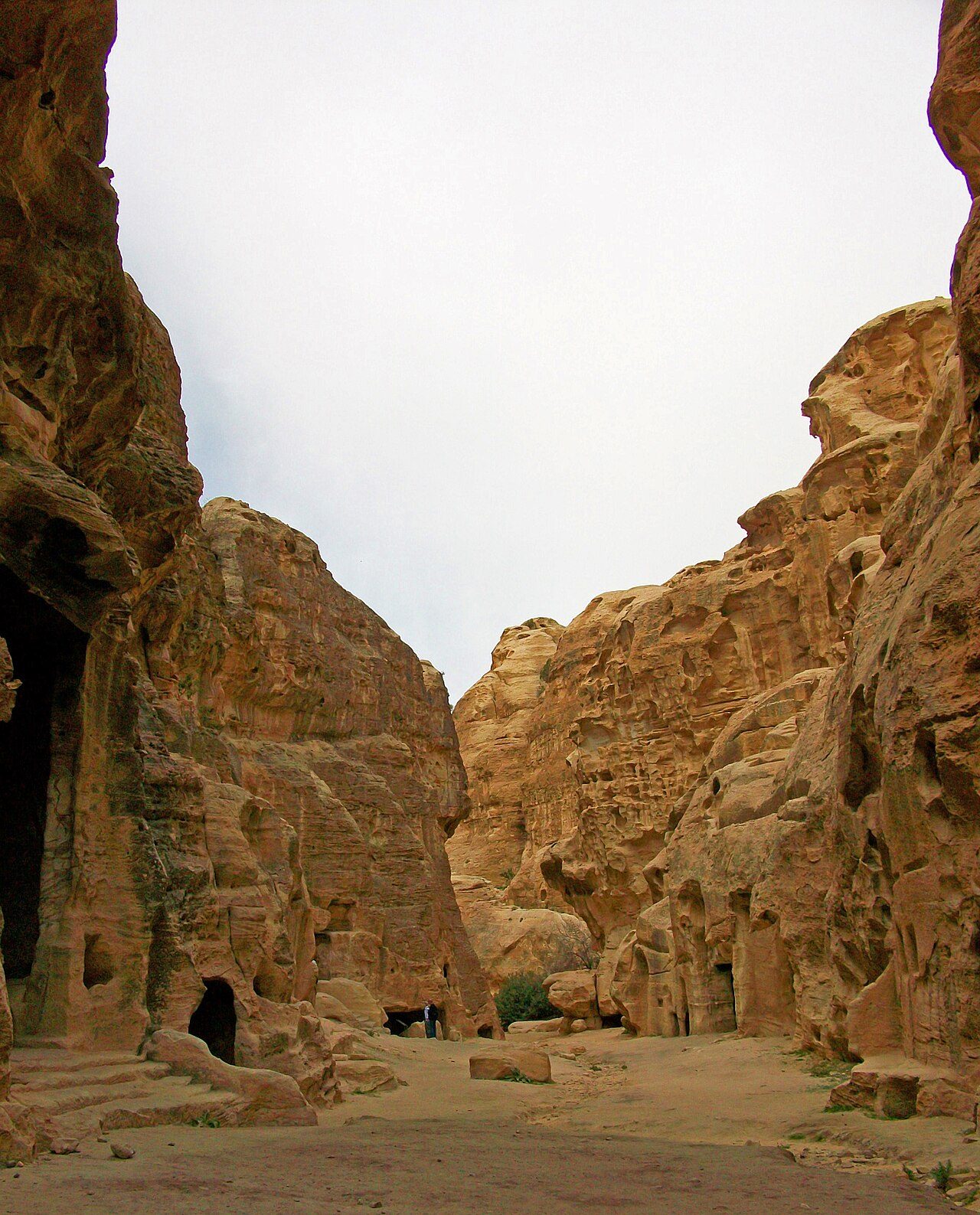 El Siq, el desfiladero de arenisca que abre el camino hacia Petra.