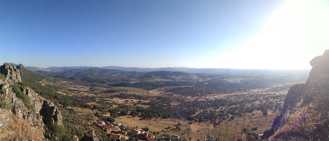 Las crestas cuarcíticas del geoparque de las Villuercas, punto de partida de la ruta.
