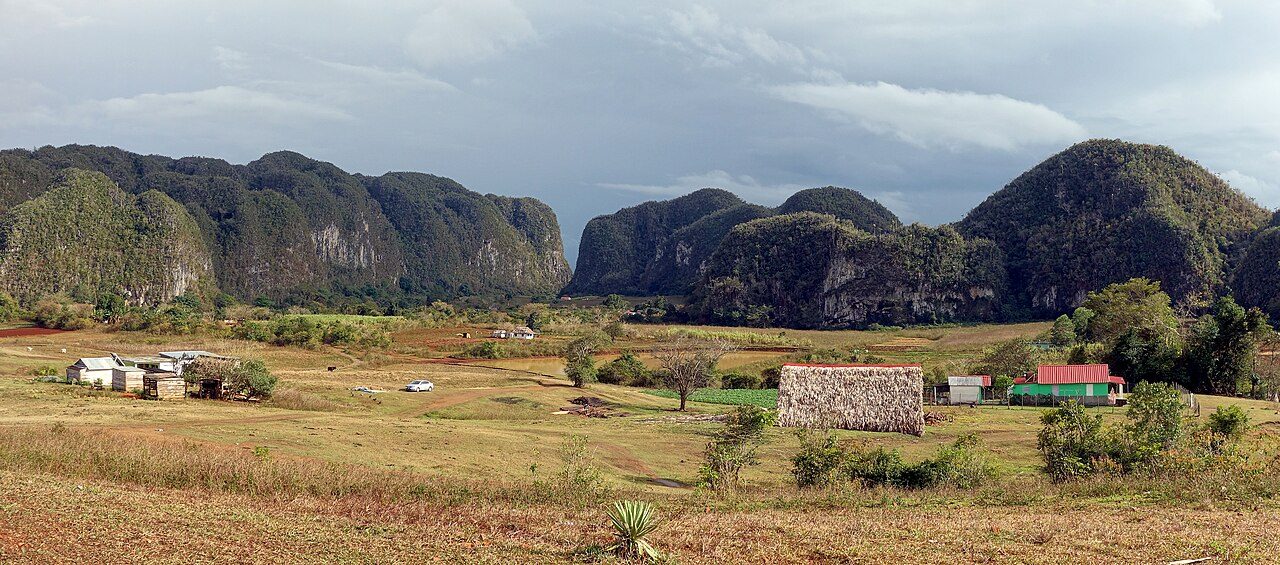 Los mogotes del valle de Viñales, el paisaje más singular de la ruta.