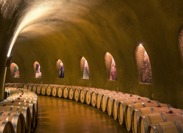 Las bodegas de vino de Oporto en Vila Nova de Gaia, cruzando el Duero.
