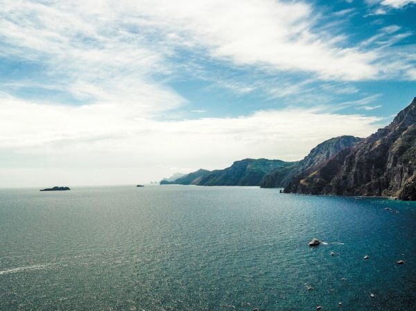 La Costa Amalfitana, el gran final de mar de la ruta desde la base de Nápoles.