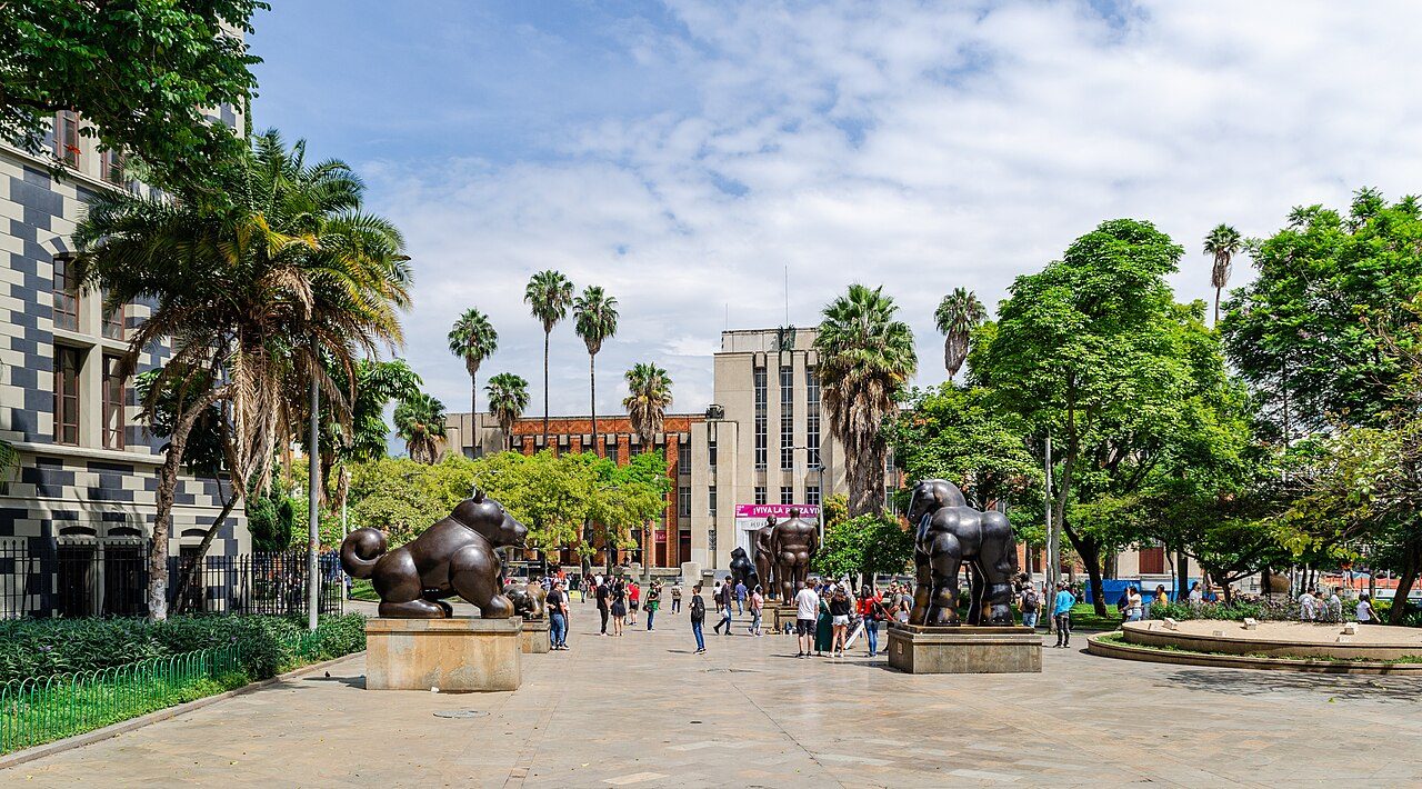 Las esculturas de Botero en la plaza que lleva su nombre, en pleno centro de Medellín.