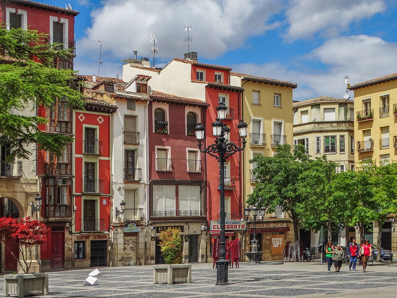 El Puente de Piedra sobre el Ebro, puerta de entrada de los peregrinos a Logroño.