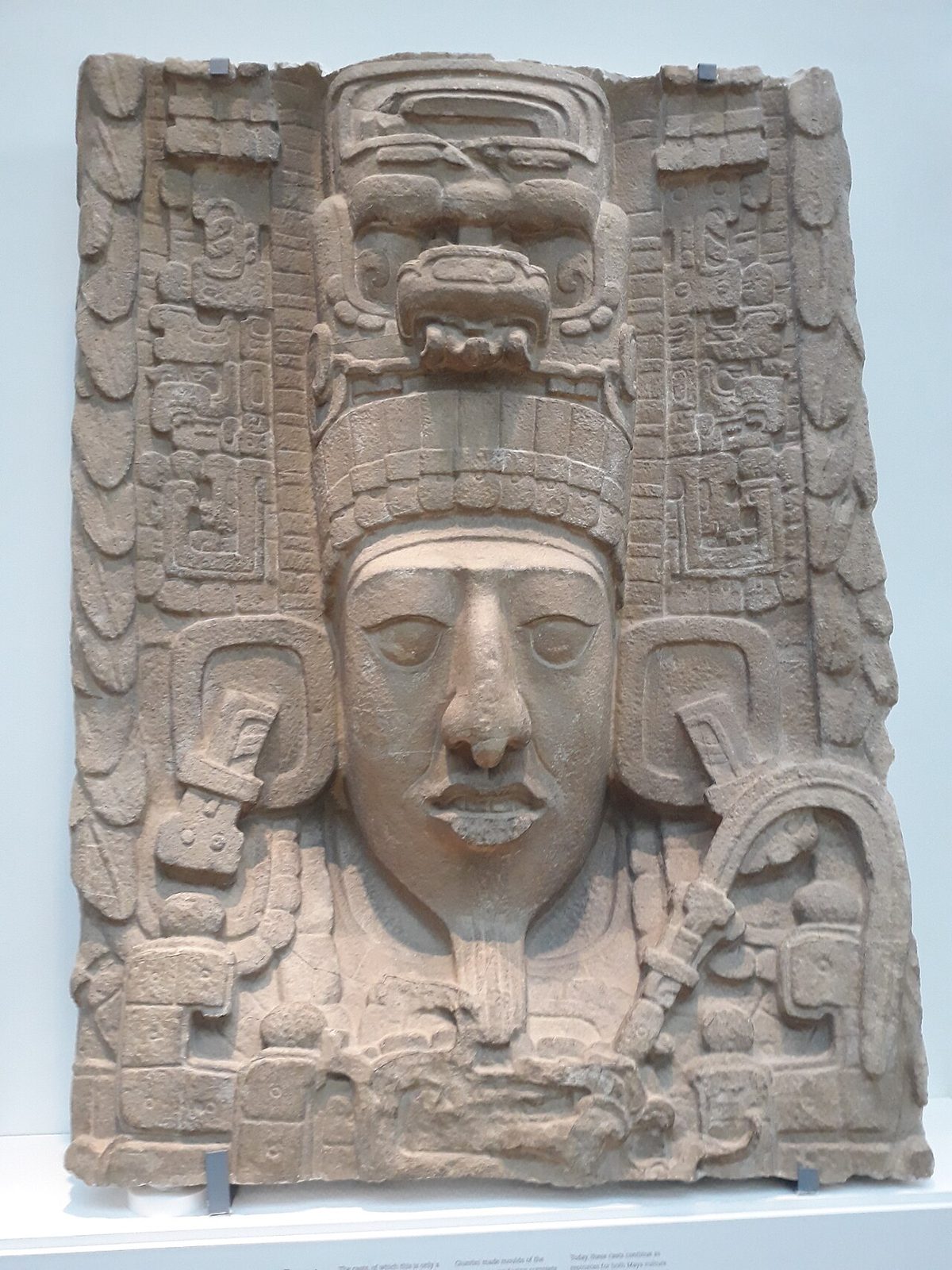 El arte maya del Petén se entiende mejor sobre el terreno, entre estelas y templos.