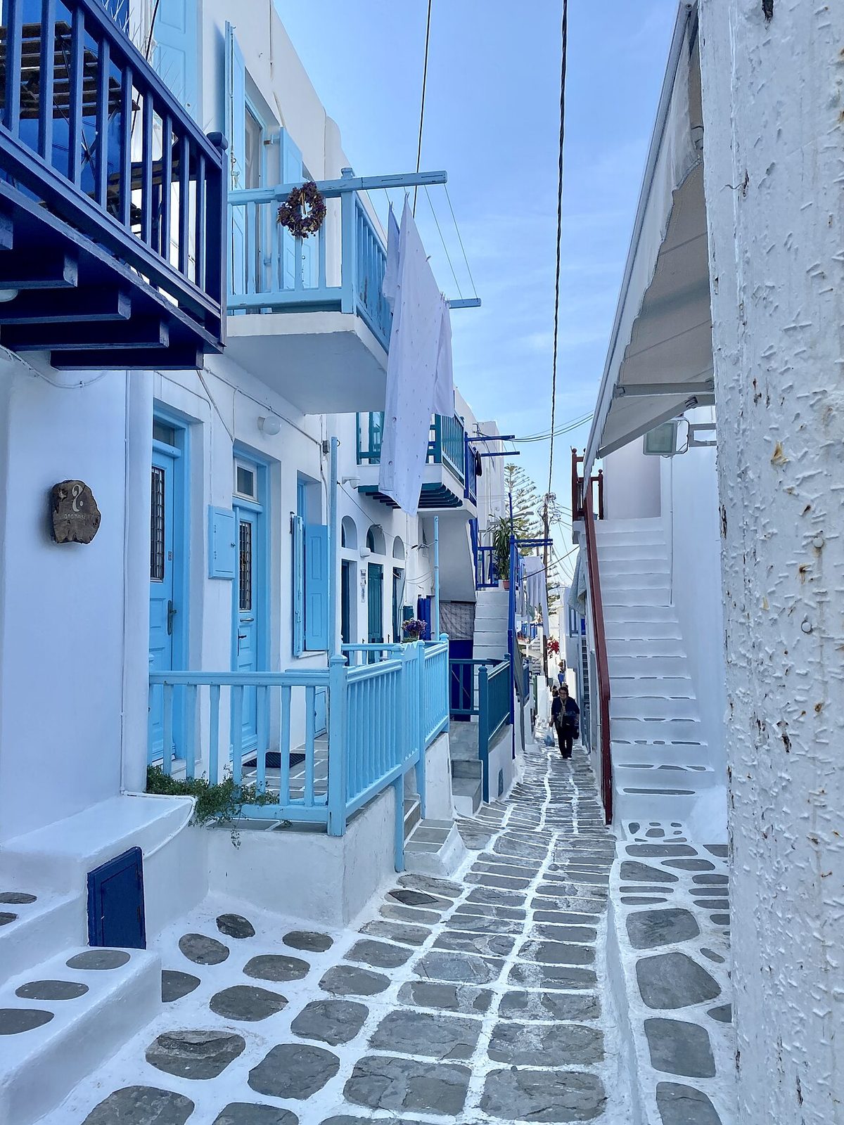 Callejones encalados de Chora, en Mykonos, a primera hora de la mañana.