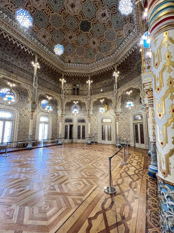 El Salón Árabe del Palacio da Bolsa, una de las paradas de arte de Oporto.