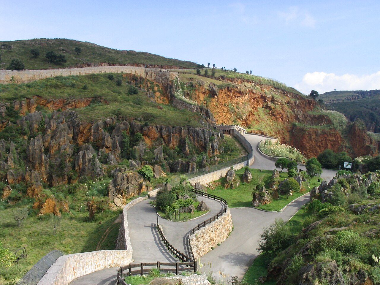 Qué ver en Obregón: el paisaje minero de Cabárceno, hoy parque de la naturaleza