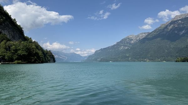 El turquesa del lago de Brienz, una de las estampas gratis que ver en Interlaken