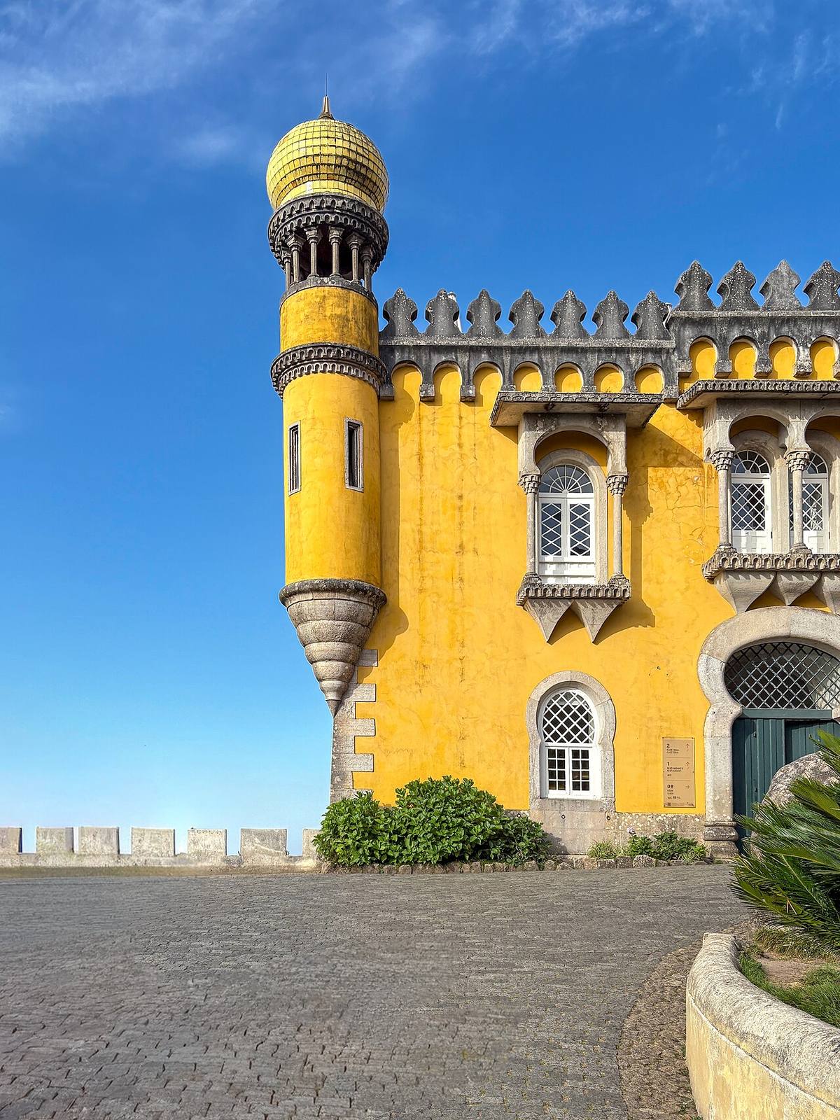 El colorido Palacio da Pena, lo primero que hay que ver en Sintra