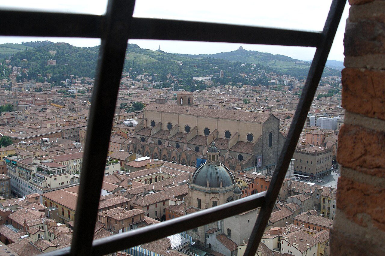 Piazza Maggiore y la Basílica de San Petronio, el centro de qué ver en Bolonia