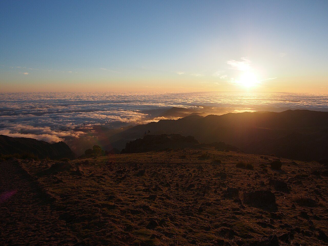 Amanecer desde el Pico do Areeiro, una de las visitas imprescindibles que ver en Madeira