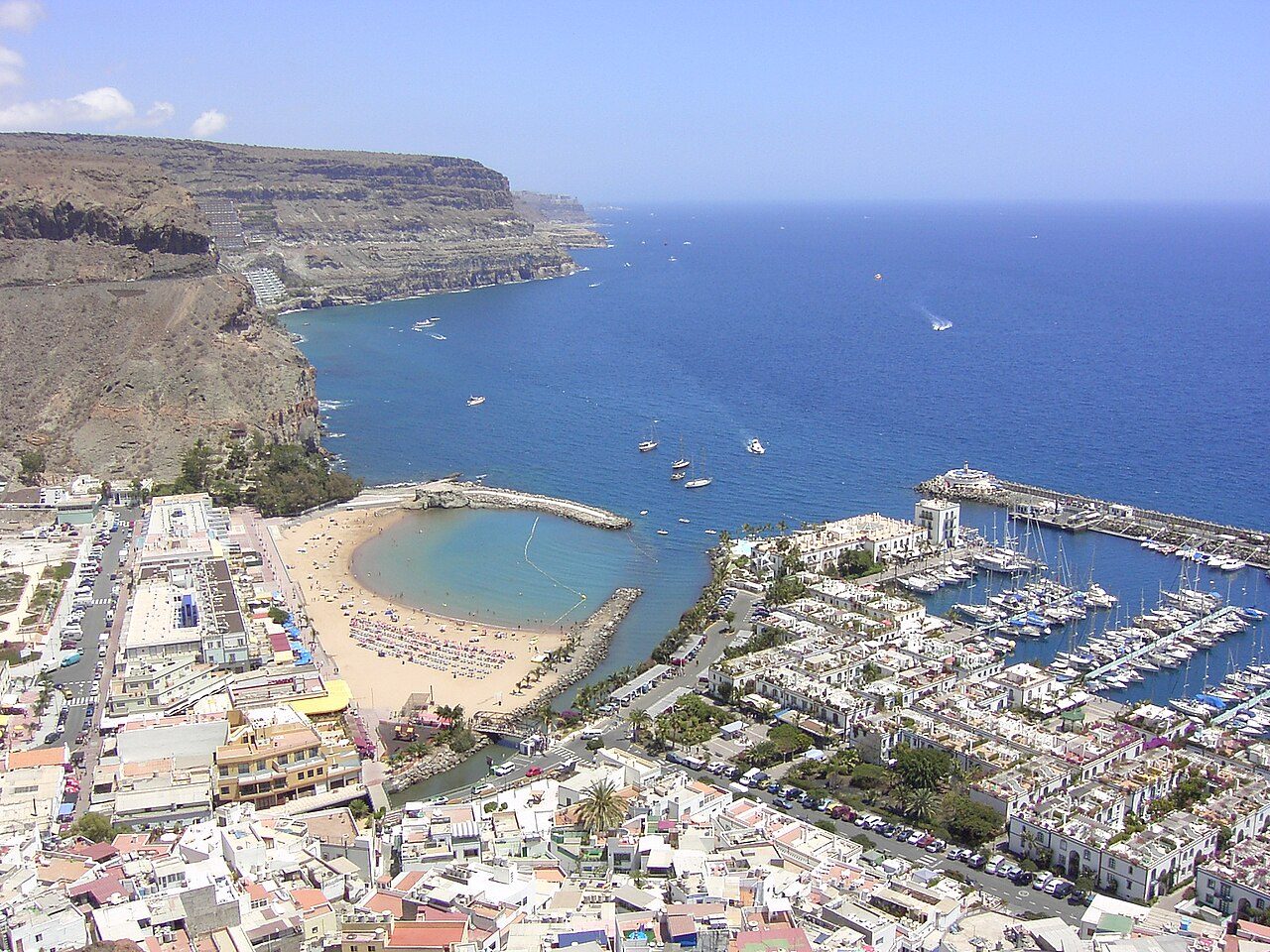 Vista del puerto deportivo de Puerto de Mogán, punto de partida ideal para conocer el pueblo