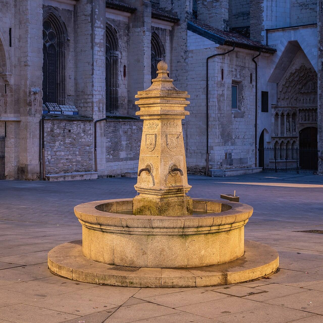 Qué ver en Vitoria: la Plaza de la Virgen Blanca, corazón de la ciudad