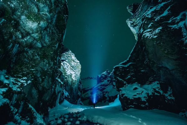 Cueva de hielo azul en invierno, una de las experiencias que ver en Skaftafell